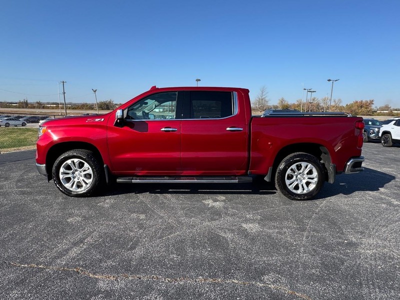 Chevrolet Silverado 1500 Vehicle Full-screen Gallery Image 2