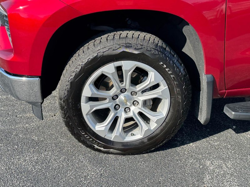 Chevrolet Silverado 1500 Vehicle Full-screen Gallery Image 9