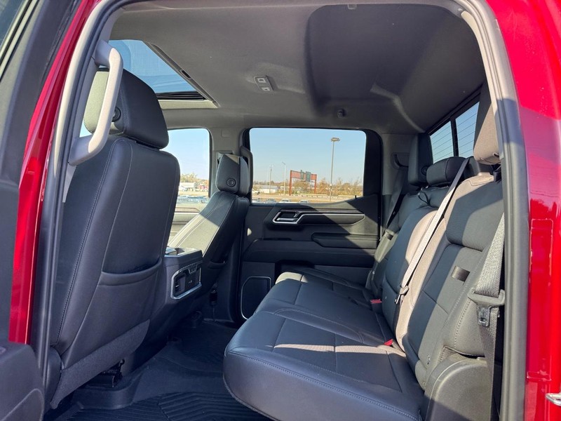 Chevrolet Silverado 1500 Vehicle Full-screen Gallery Image 10