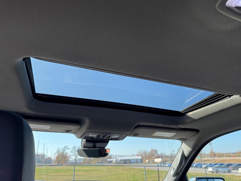 Chevrolet Silverado 1500 Vehicle Full-screen Gallery Image 11