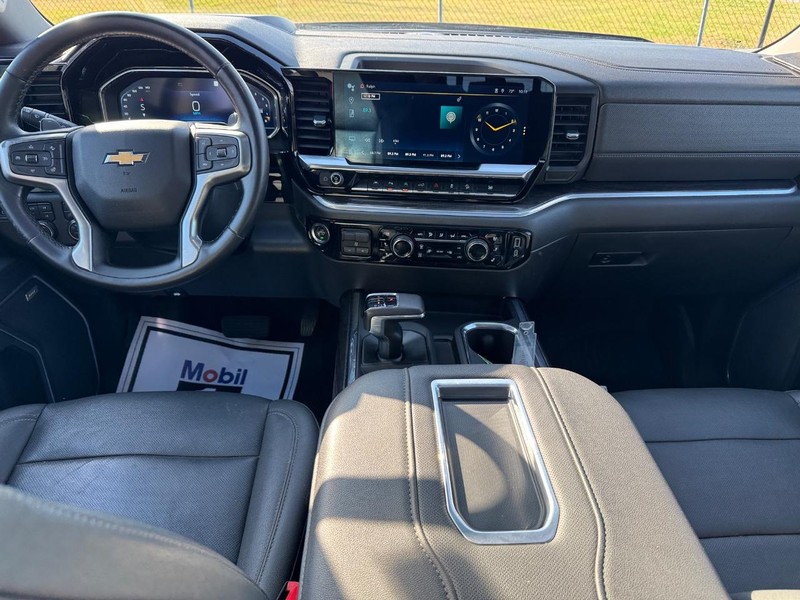 Chevrolet Silverado 1500 Vehicle Full-screen Gallery Image 12