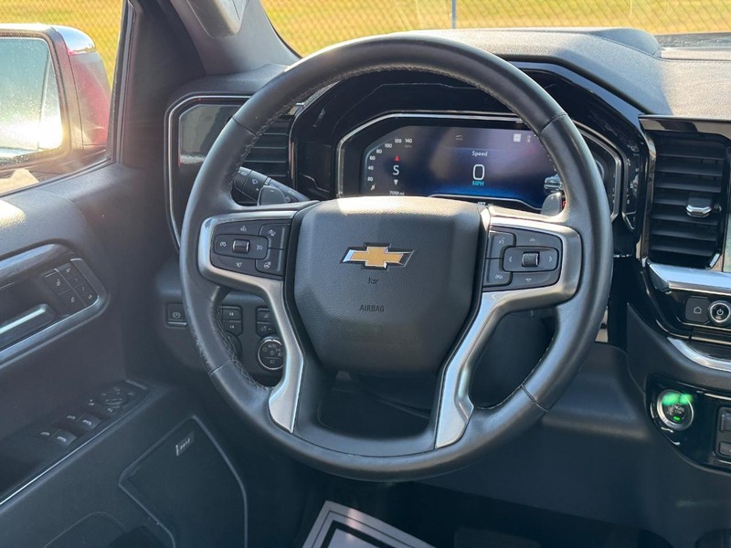 Chevrolet Silverado 1500 Vehicle Full-screen Gallery Image 13