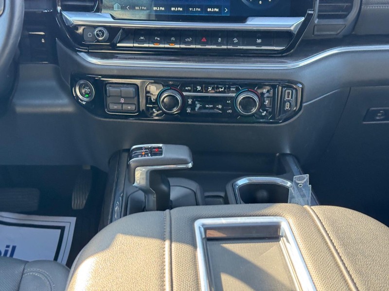 Chevrolet Silverado 1500 Vehicle Full-screen Gallery Image 15