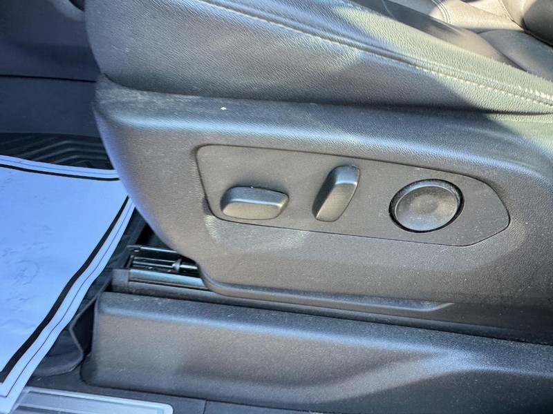 Chevrolet Silverado 1500 Vehicle Full-screen Gallery Image 16