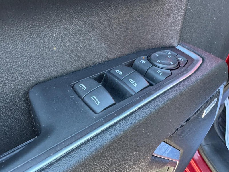 Chevrolet Silverado 1500 Vehicle Full-screen Gallery Image 17