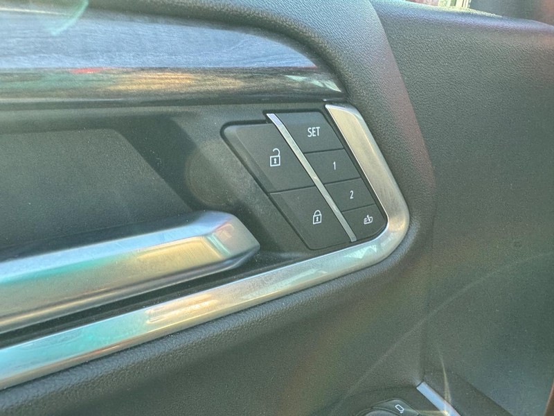 Chevrolet Silverado 1500 Vehicle Full-screen Gallery Image 19