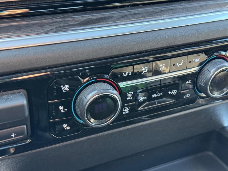 Chevrolet Silverado 1500 Vehicle Full-screen Gallery Image 22