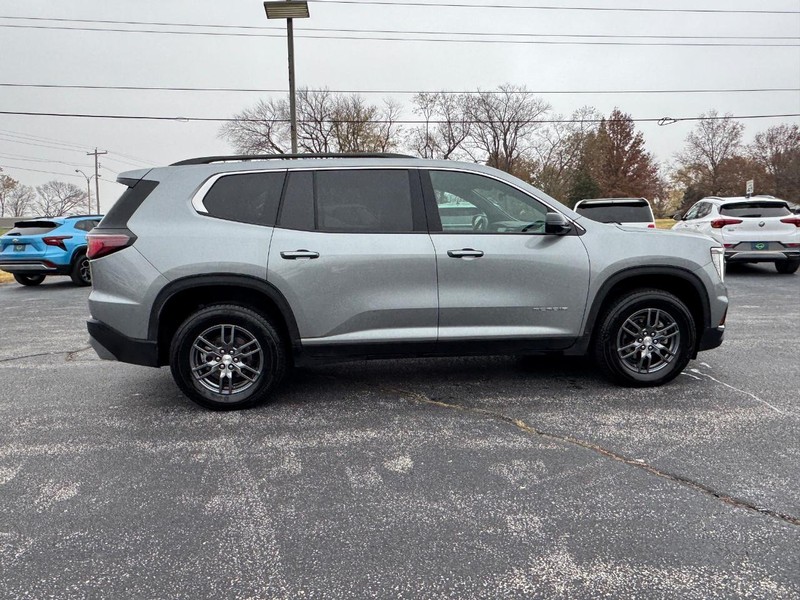 GMC Acadia Vehicle Full-screen Gallery Image 6