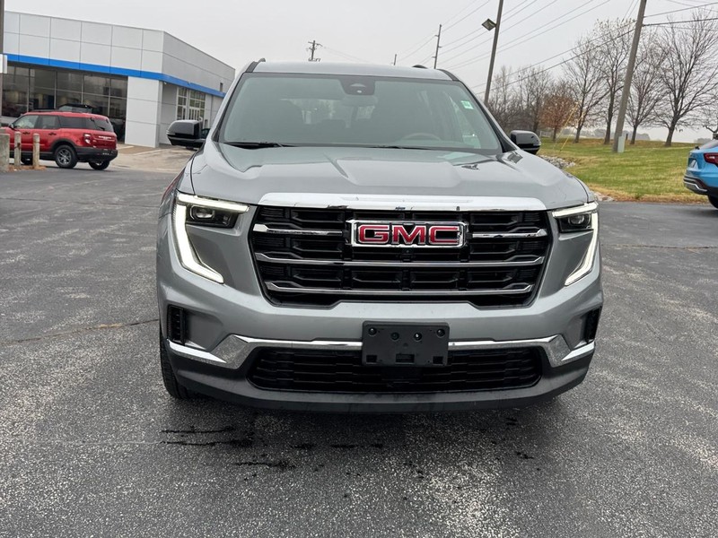 GMC Acadia Vehicle Full-screen Gallery Image 8