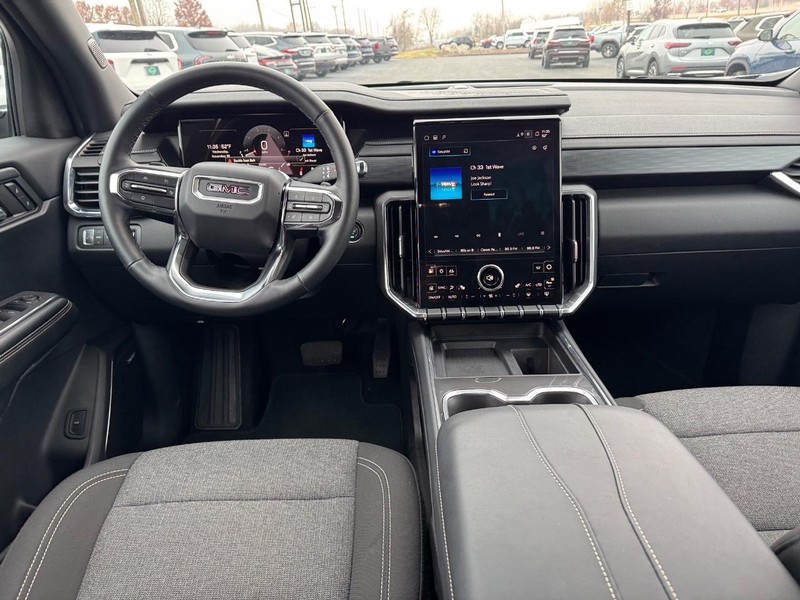 GMC Acadia Vehicle Full-screen Gallery Image 13