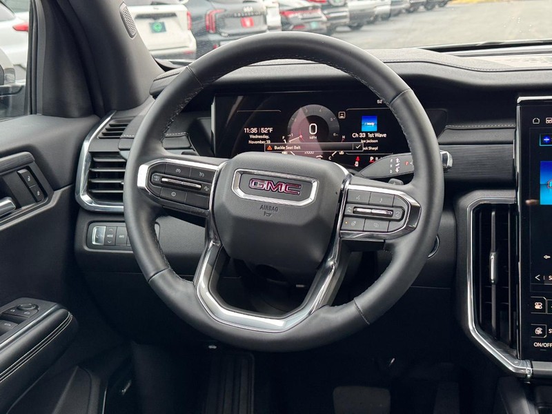 GMC Acadia Vehicle Full-screen Gallery Image 14