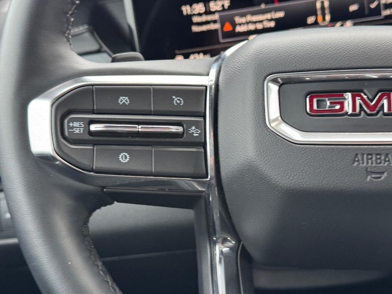 GMC Acadia Vehicle Full-screen Gallery Image 20