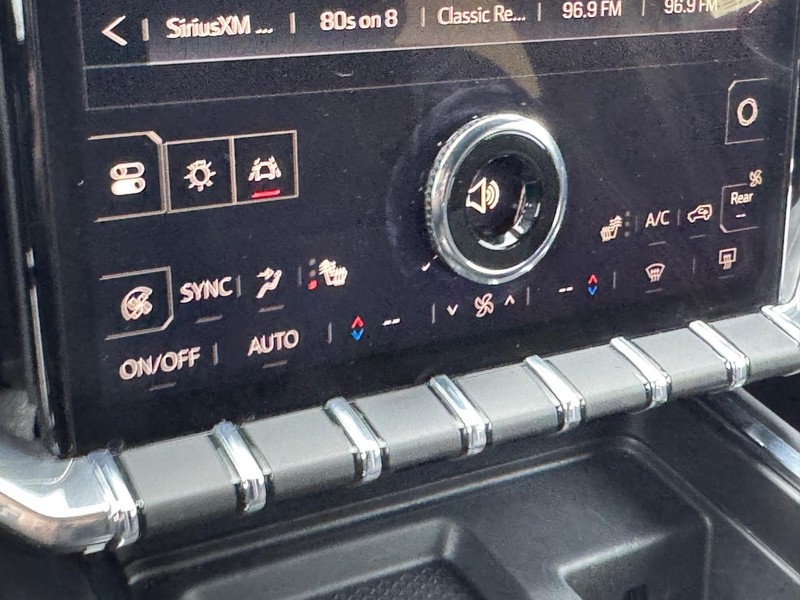 GMC Acadia Vehicle Full-screen Gallery Image 22