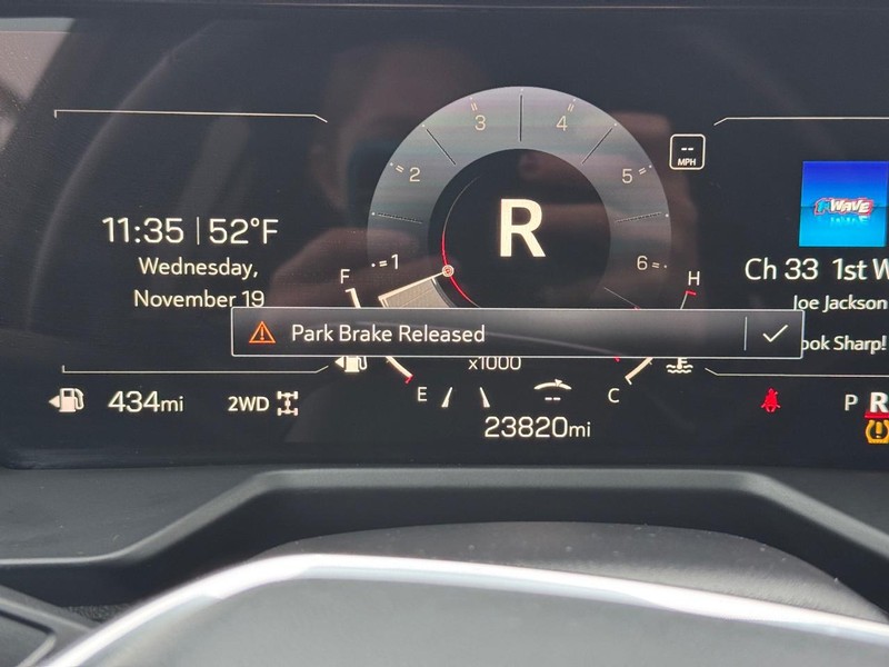 GMC Acadia Vehicle Full-screen Gallery Image 24