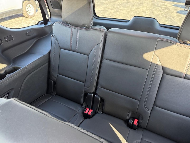 Chevrolet Tahoe Vehicle Full-screen Gallery Image 12