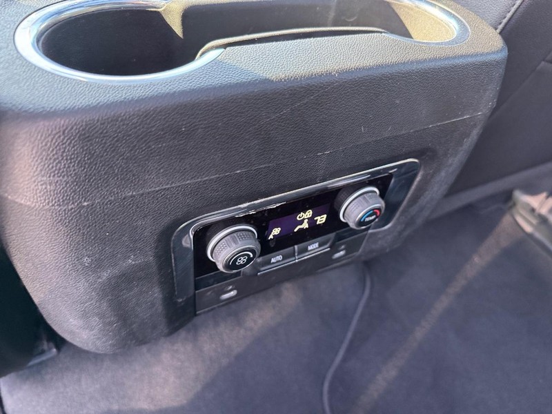 Chevrolet Tahoe Vehicle Full-screen Gallery Image 13