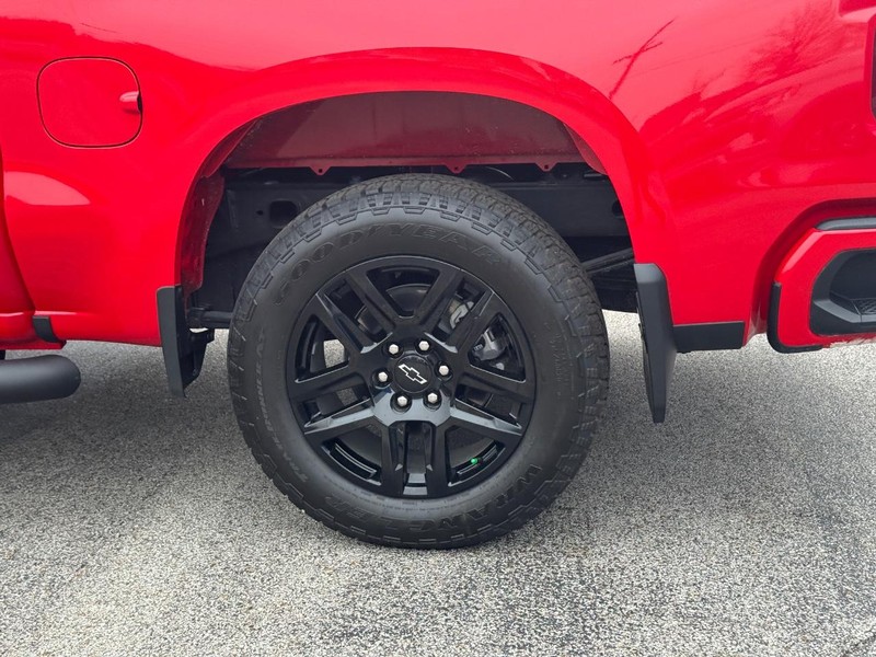 Chevrolet Silverado 1500 Vehicle Full-screen Gallery Image 4