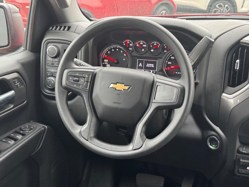 Chevrolet Silverado 1500 Vehicle Full-screen Gallery Image 7