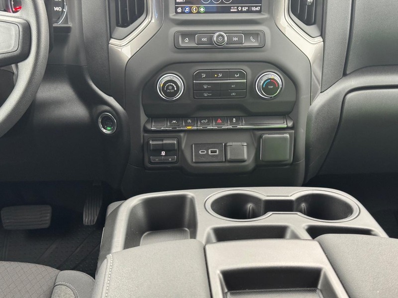 Chevrolet Silverado 1500 Vehicle Full-screen Gallery Image 9