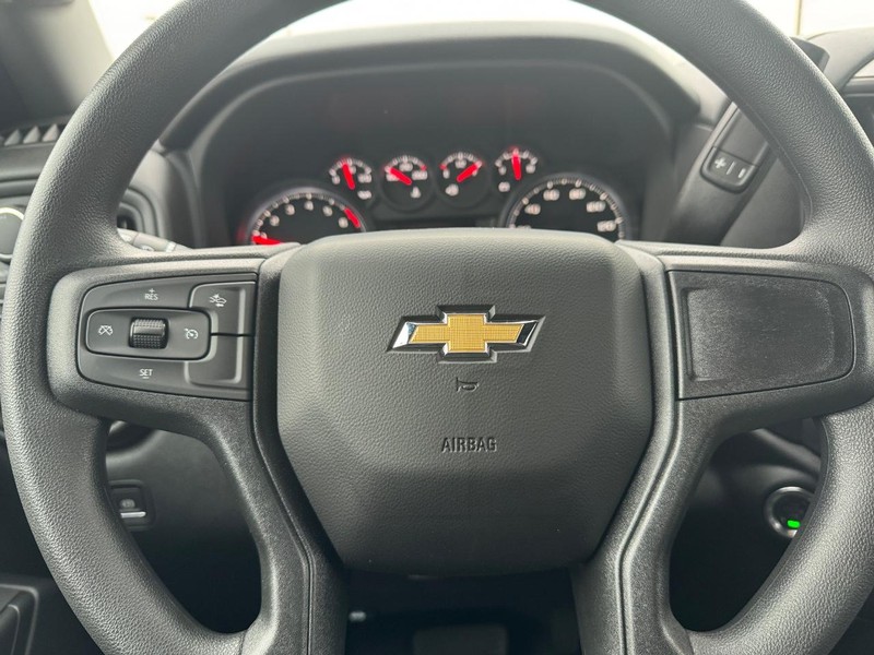 Chevrolet Silverado 1500 Vehicle Full-screen Gallery Image 12