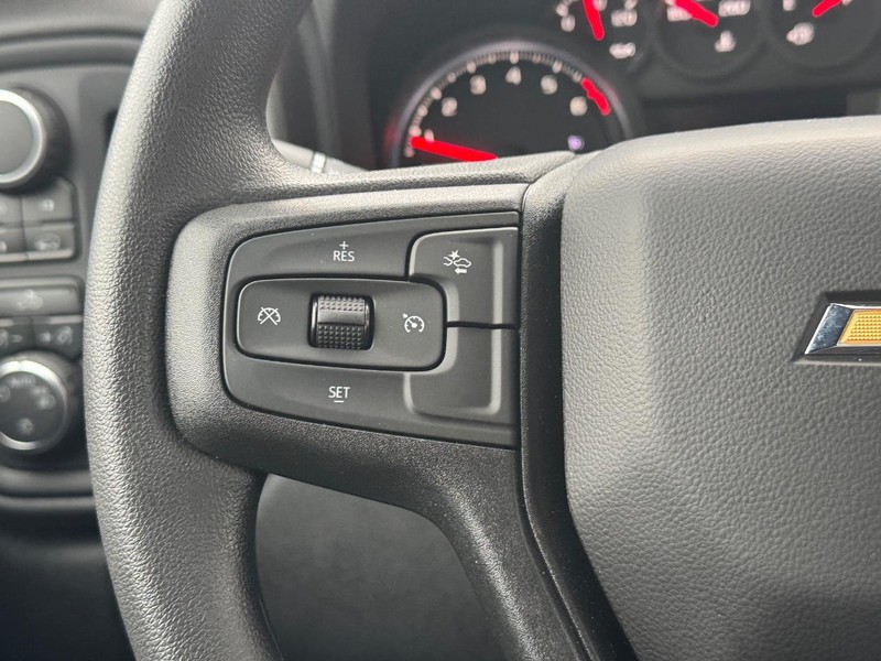 Chevrolet Silverado 1500 Vehicle Full-screen Gallery Image 13