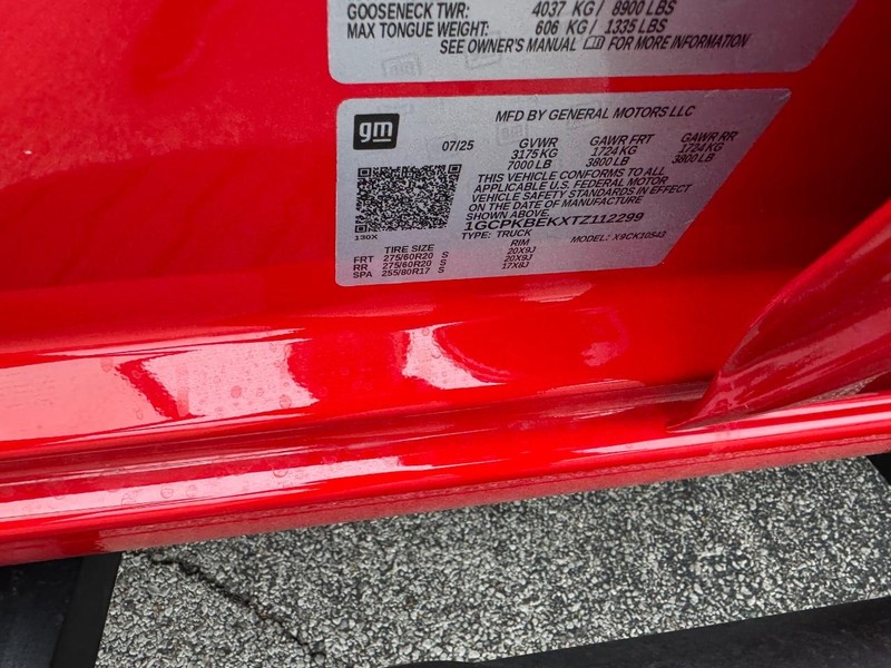 Chevrolet Silverado 1500 Vehicle Full-screen Gallery Image 16