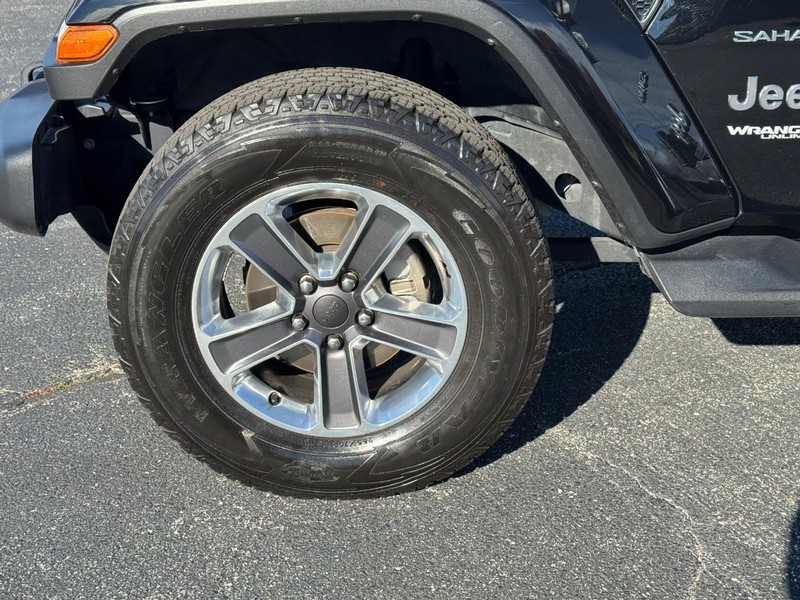 Jeep Wrangler Vehicle Full-screen Gallery Image 9