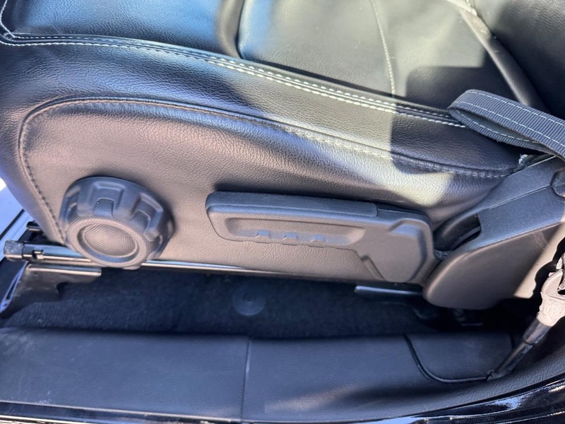 Jeep Wrangler Vehicle Full-screen Gallery Image 15