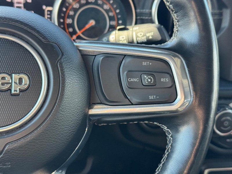 Jeep Wrangler Vehicle Full-screen Gallery Image 19