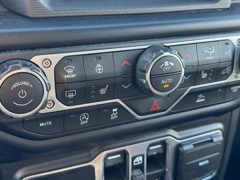 Jeep Wrangler Vehicle Full-screen Gallery Image 21