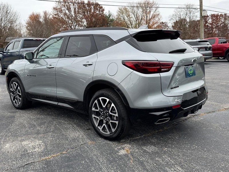 Chevrolet Blazer Vehicle Full-screen Gallery Image 03