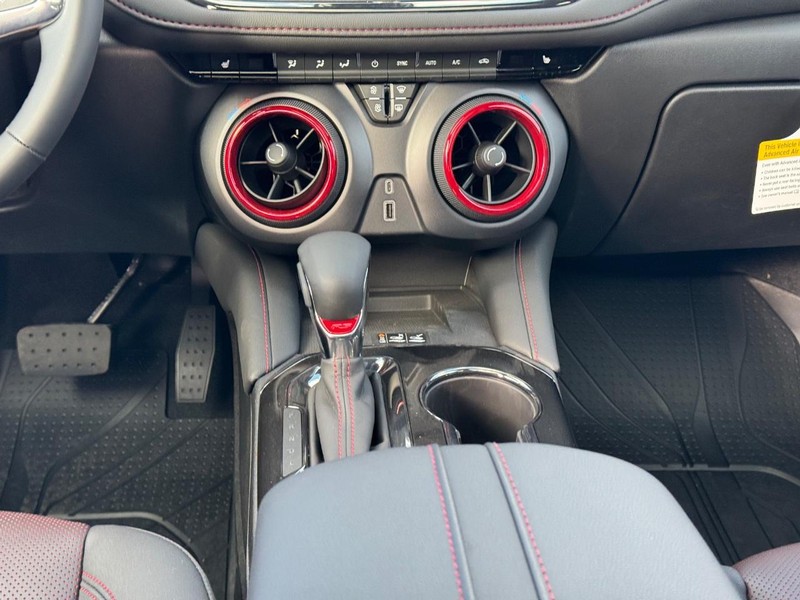 Chevrolet Blazer Vehicle Full-screen Gallery Image 10