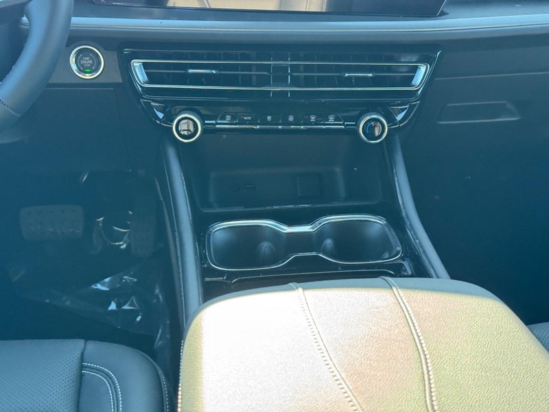 Chevrolet Traverse Vehicle Full-screen Gallery Image 11