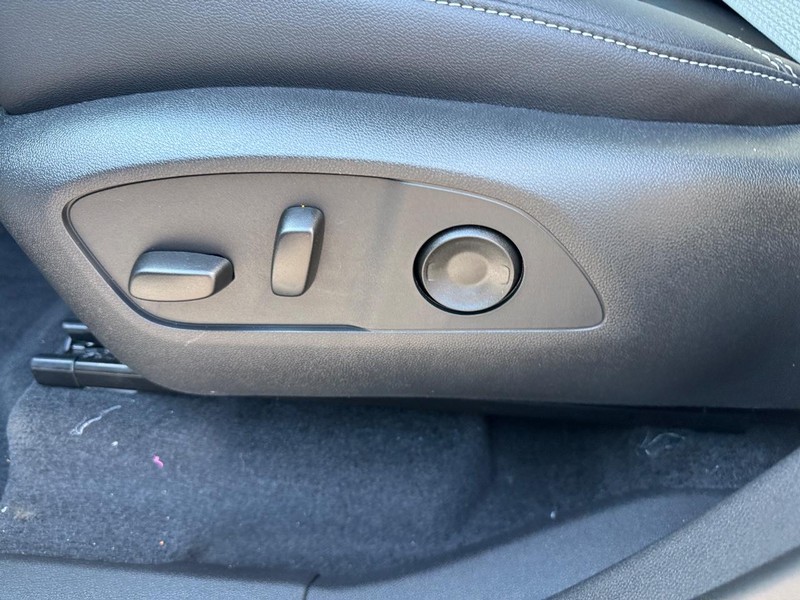 Chevrolet Traverse Vehicle Full-screen Gallery Image 12