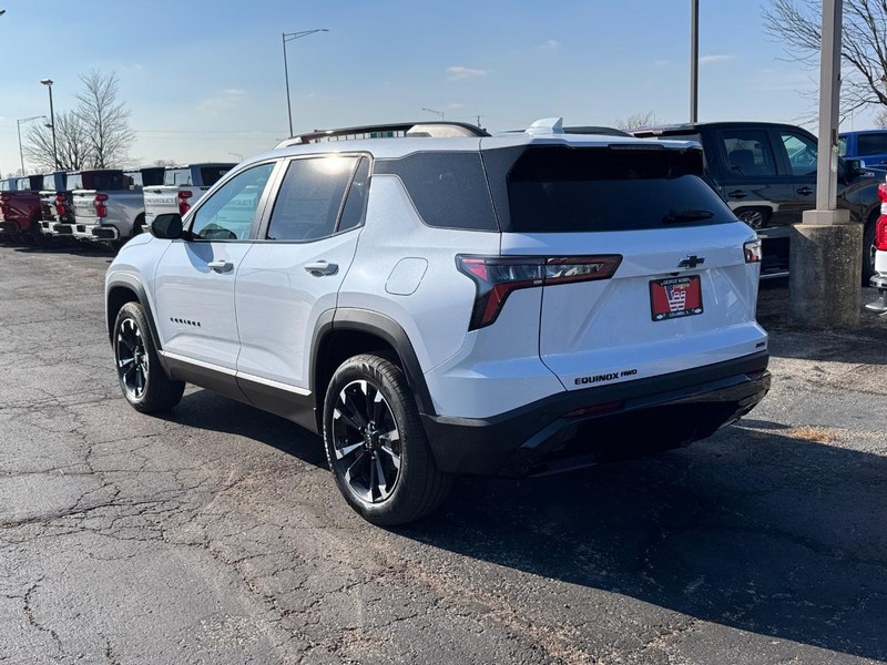 Chevrolet Equinox Vehicle Full-screen Gallery Image 3