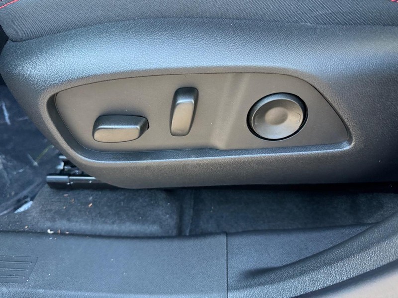 Chevrolet Equinox Vehicle Full-screen Gallery Image 11