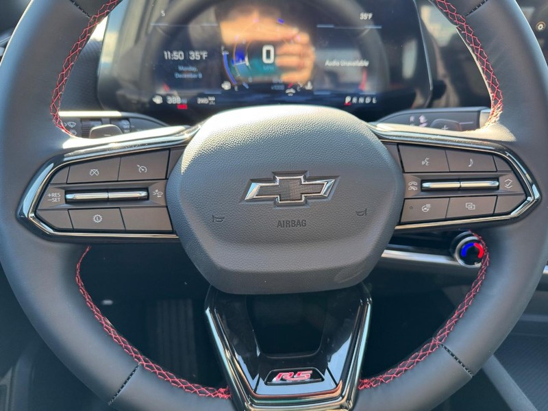 Chevrolet Equinox Vehicle Full-screen Gallery Image 14