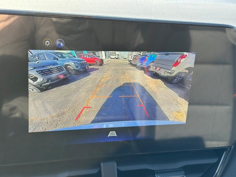 Chevrolet Equinox Vehicle Full-screen Gallery Image 18