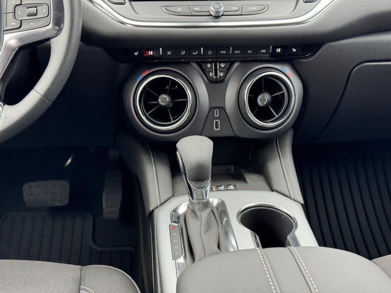 Chevrolet Blazer Vehicle Full-screen Gallery Image 9