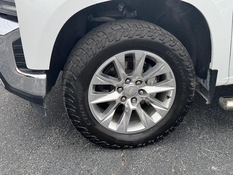 Chevrolet Silverado 1500 Vehicle Full-screen Gallery Image 9