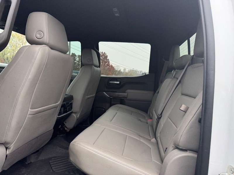 Chevrolet Silverado 1500 Vehicle Full-screen Gallery Image 10