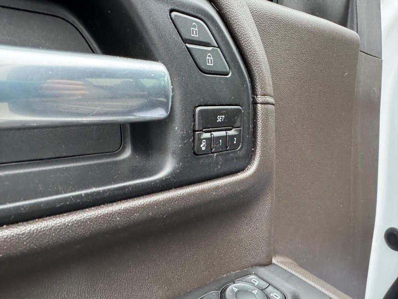 Chevrolet Silverado 1500 Vehicle Full-screen Gallery Image 17