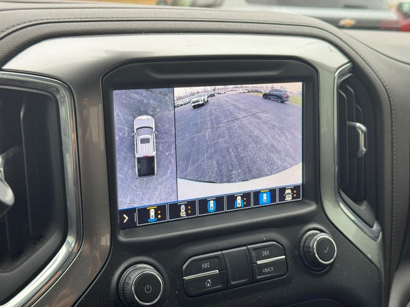 Chevrolet Silverado 1500 Vehicle Full-screen Gallery Image 22