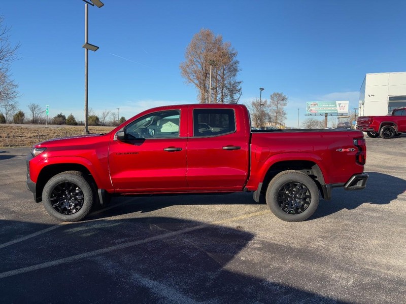 Chevrolet Colorado Vehicle Full-screen Gallery Image 2