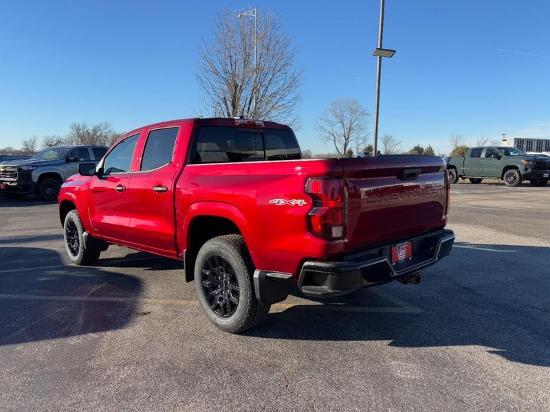 Chevrolet Colorado Vehicle Full-screen Gallery Image 3