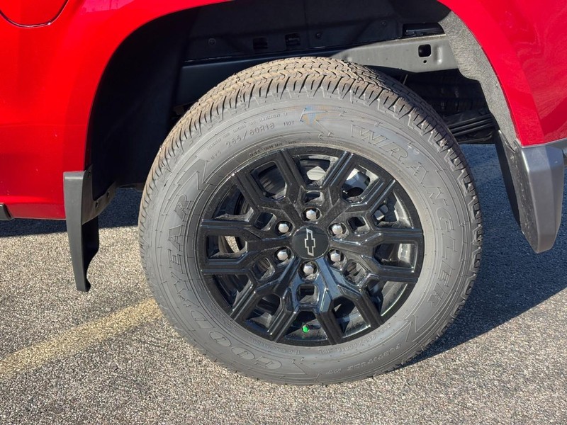 Chevrolet Colorado Vehicle Full-screen Gallery Image 4