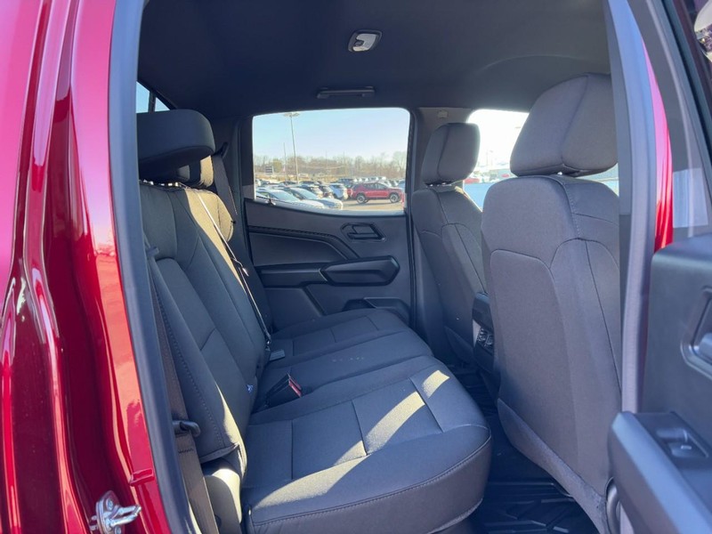 Chevrolet Colorado Vehicle Full-screen Gallery Image 6