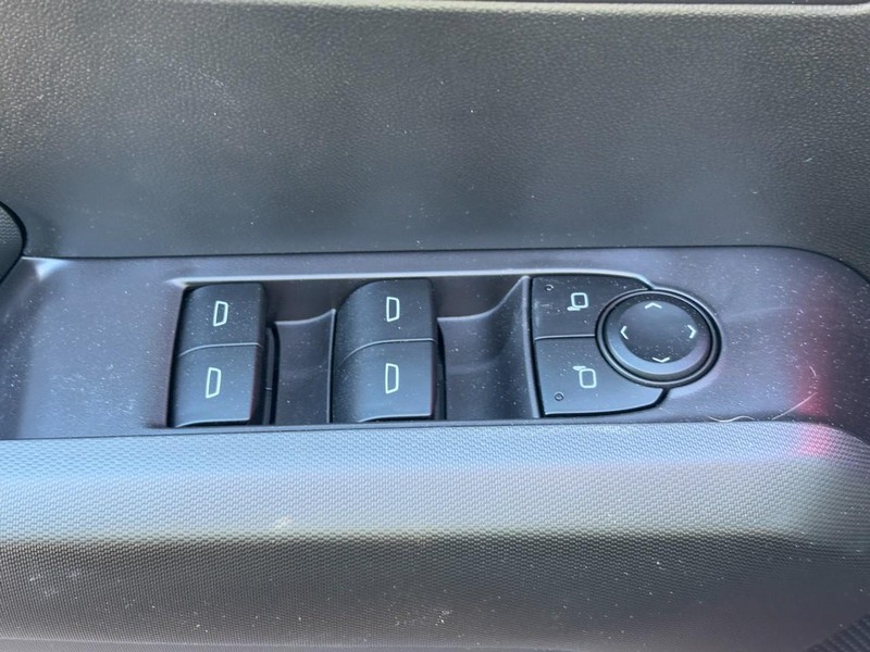 Chevrolet Colorado Vehicle Full-screen Gallery Image 11