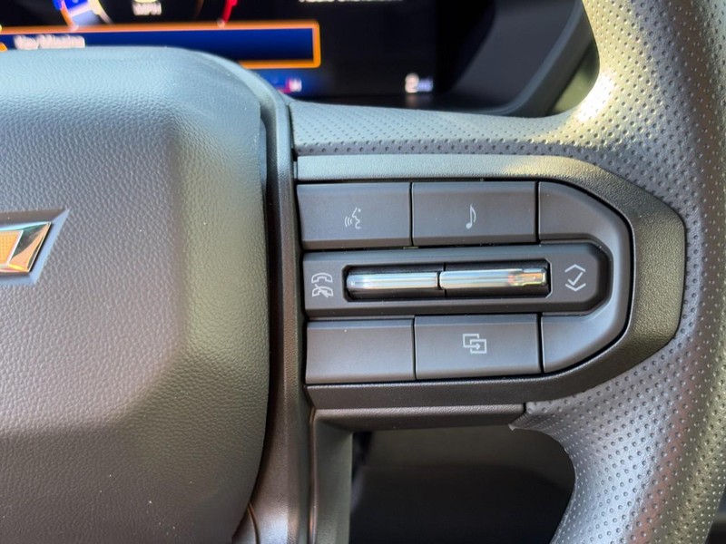 Chevrolet Colorado Vehicle Full-screen Gallery Image 15