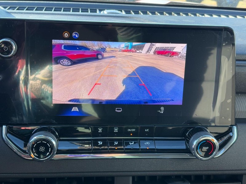 Chevrolet Colorado Vehicle Full-screen Gallery Image 18